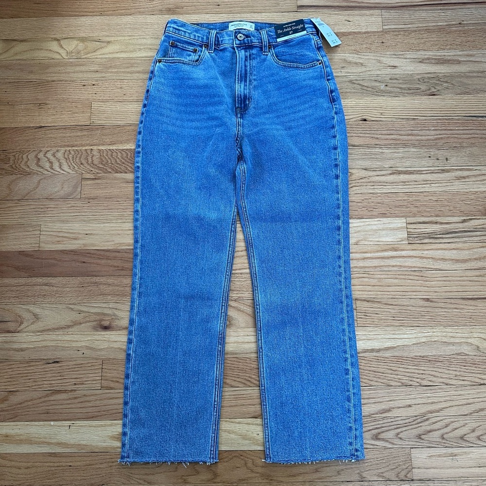 NWT Abercrombie Ultra High Rise the Ankle Straight size 27 curve love